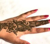 Moqudas Simple Mehndi Design