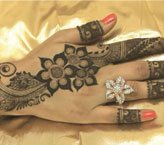 Mouna Simple Mehndi Design